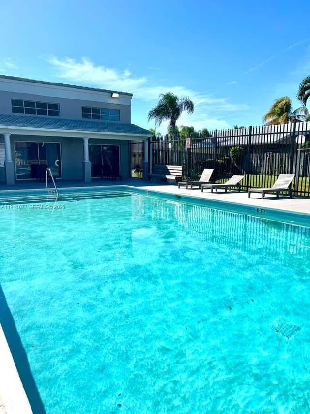 885 NE 213th Ter # 2, Miami FL 33179 - Miami, FL - Photo 2