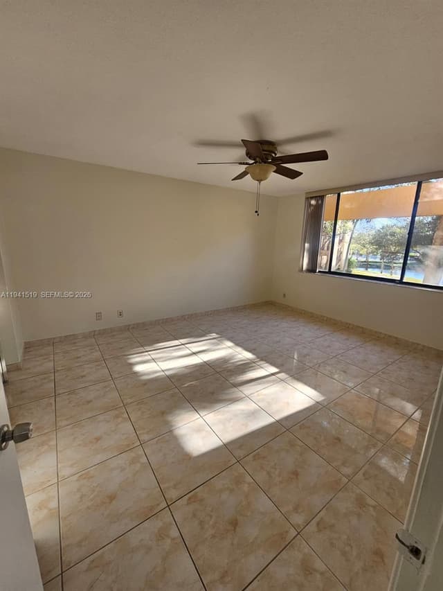 8592 W Sunrise Blvd # 209, Plantation FL 33322 - Plantation, FL - Photo 5