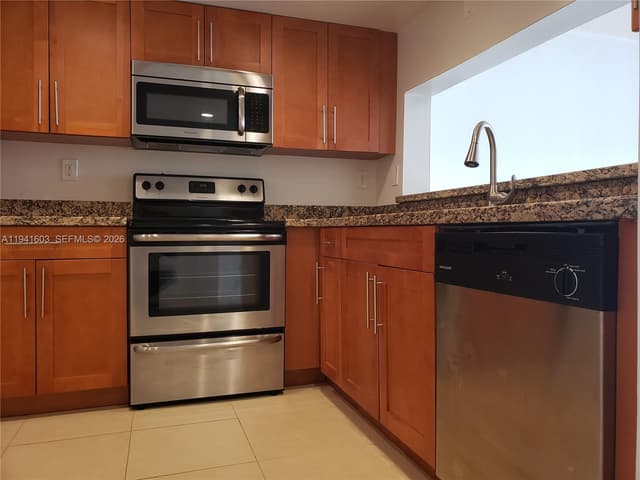 461 SW 113th Way # 461, Pembroke Pines FL 33025 - Pembroke Pines, FL - Photo 3
