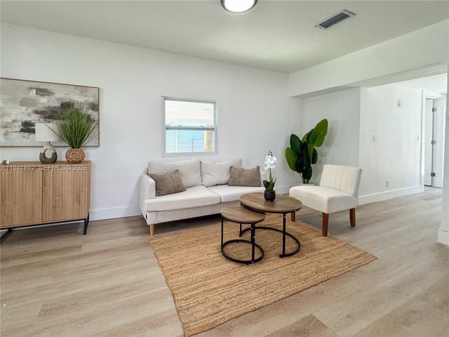 953 NE 37th St, Oakland Park FL 33334 - Oakland Park, FL - Photo 2