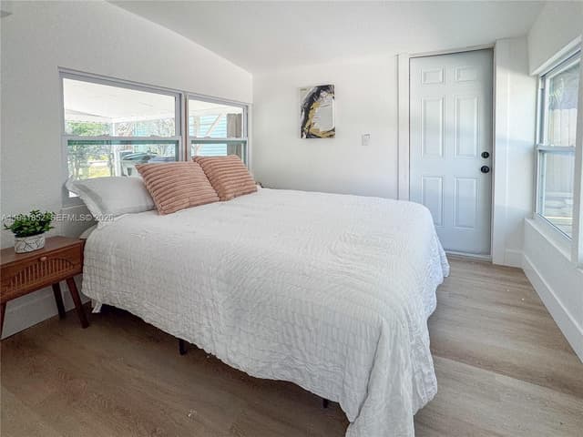 953 NE 37th St, Oakland Park FL 33334 - Oakland Park, FL - Photo 6