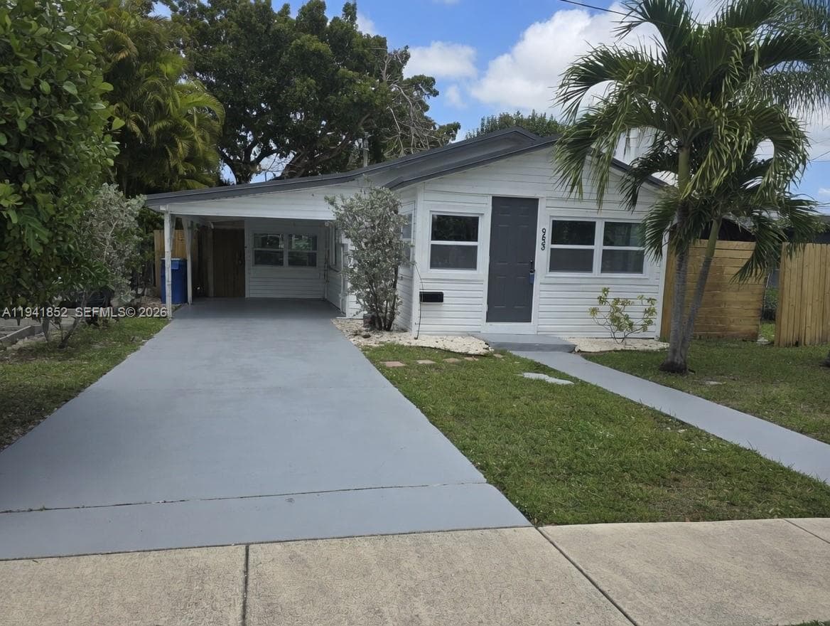 953 NE 37th St, Oakland Park FL 33334 - Oakland Park, FL - Photo 1