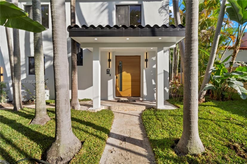 435 W 43rd St, Miami Beach FL 33140