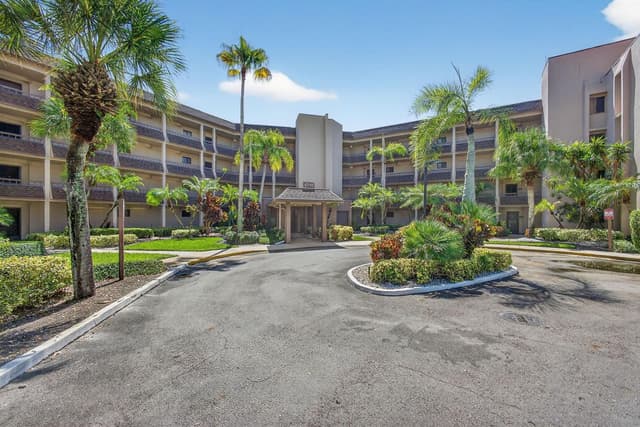 4770 Fountains Drive # 104, Lake Worth FL 33467 - Lake Worth, FL - Photo 2