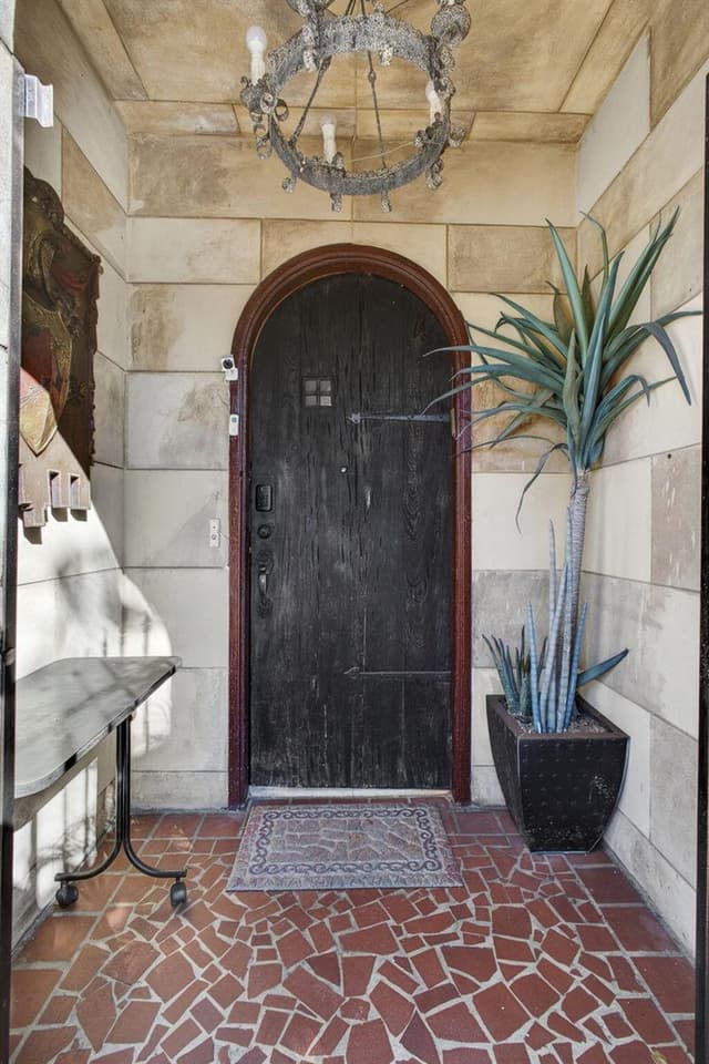 Image 4