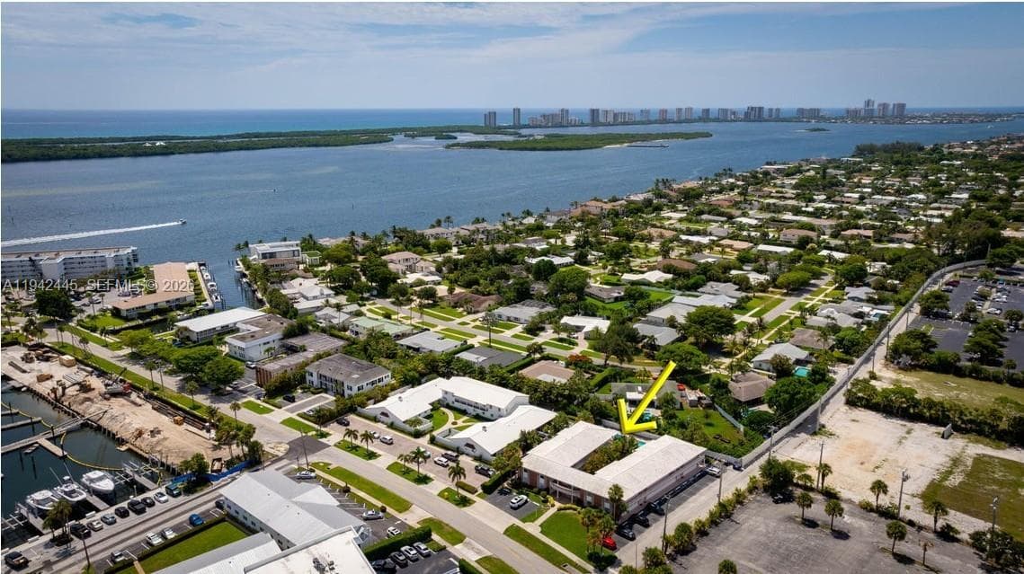 148 Yacht Club Dr # 10, North Palm Beach FL 33408
