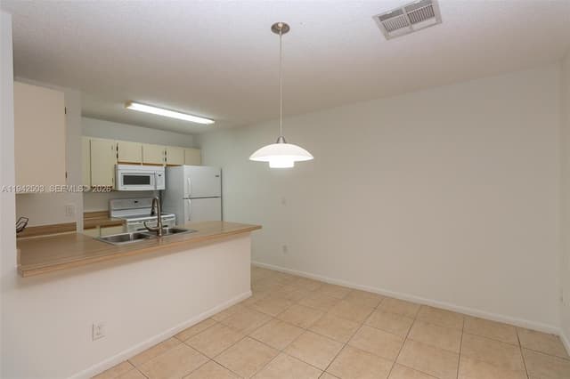 18328 NW 68th Ave # P, Hialeah FL 33015 - Hialeah, FL - Photo 6