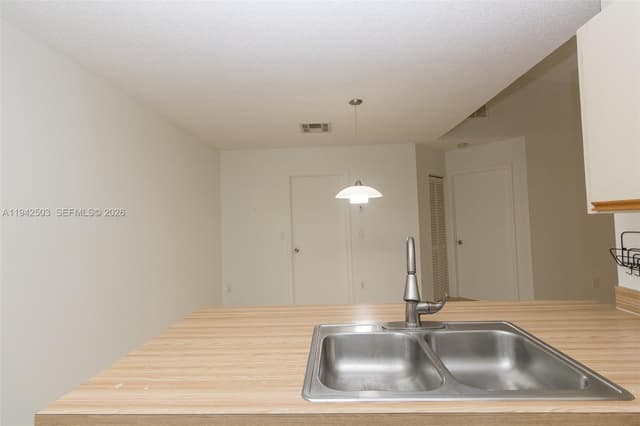 18328 NW 68th Ave # P, Hialeah FL 33015 - Hialeah, FL - Photo 7