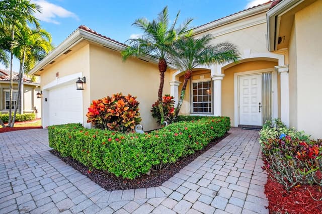 9566 Lantern Bay Circle, West Palm Beach FL 33411 - West Palm Beach, FL - Photo 2