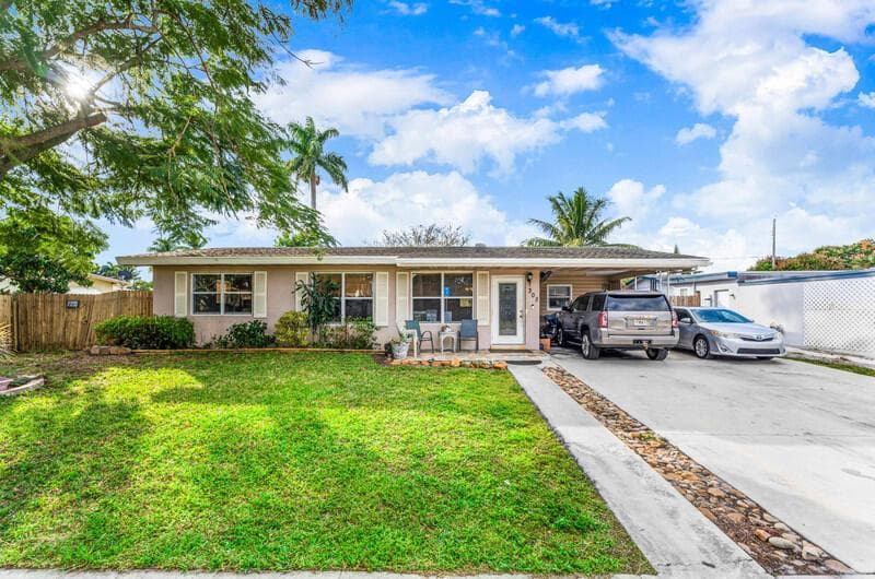 305 Henthorne Drive, Palm Springs FL 33461