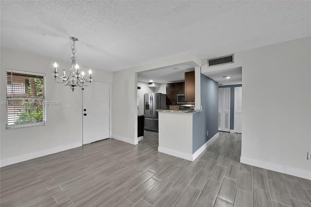 2850 Somerset Dr # 105L, Lauderdale Lakes FL 33311 - Lauderdale Lakes, FL - Photo 4