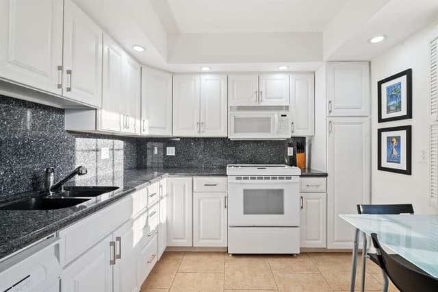 3900 Oaks Clubhouse Drive # 310, Pompano Beach FL 33069 - Pompano Beach, FL - Photo 6
