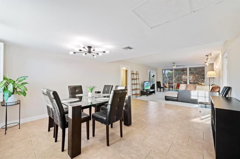 3900 Oaks Clubhouse Drive # 310, Pompano Beach FL 33069