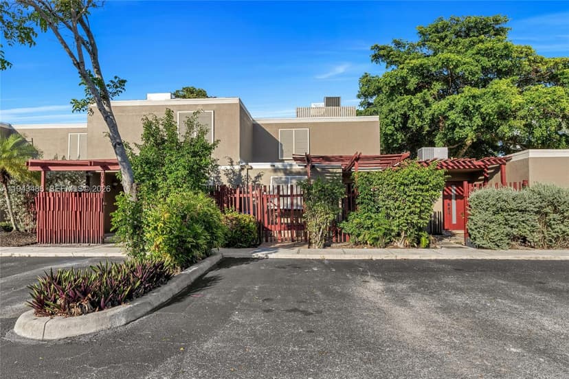 10911 Cedar Ln, Pembroke Pines FL 33026