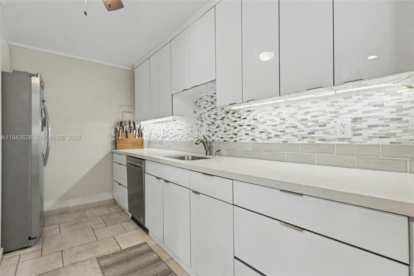 211 S Ocean Dr # 205, Hollywood FL 33019