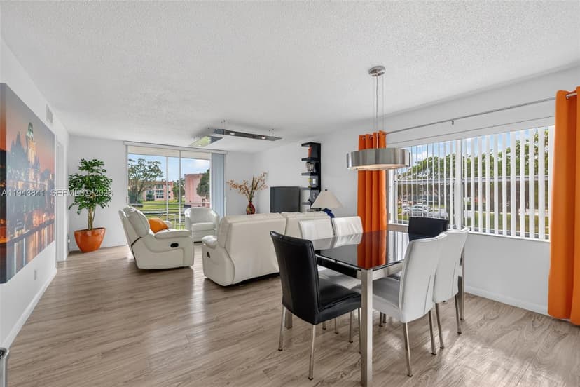 9481 Sunrise Lakes Blvd # 210, Sunrise FL 33322