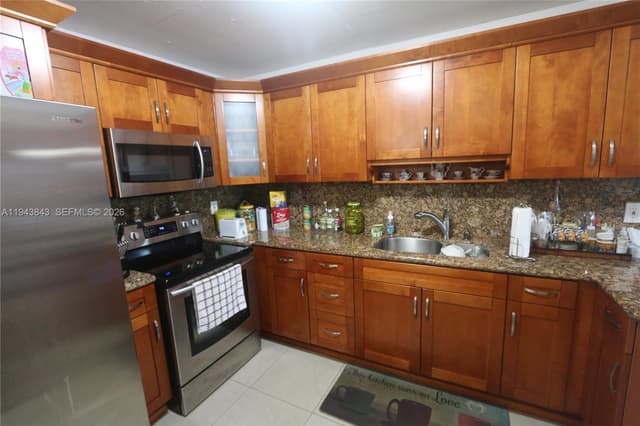 6940 NW Miami Gardens Dr # 430, Hialeah FL 33015 - Hialeah, FL - Photo 3