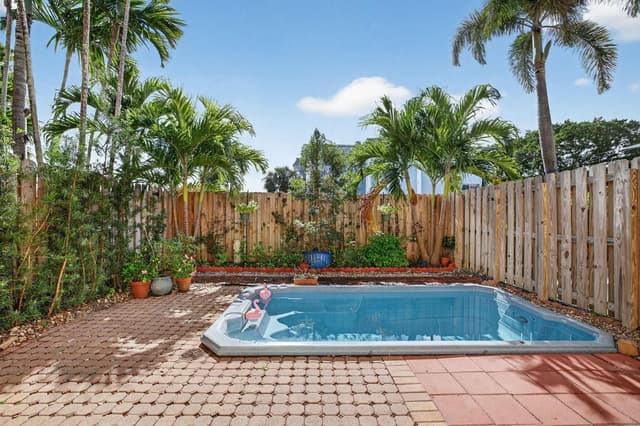 3024 NE 5th Terrace # 10, Wilton Manors FL 33334 - Wilton Manors, FL - Photo 2
