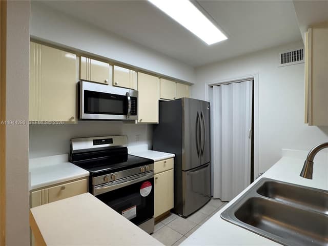 2341 NW 33rd St # 405, Oakland Park FL 33309 - Oakland Park, FL - Photo 6