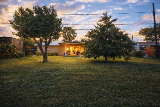 3526 Elizabeth Road, FL 33461 - Photo 2