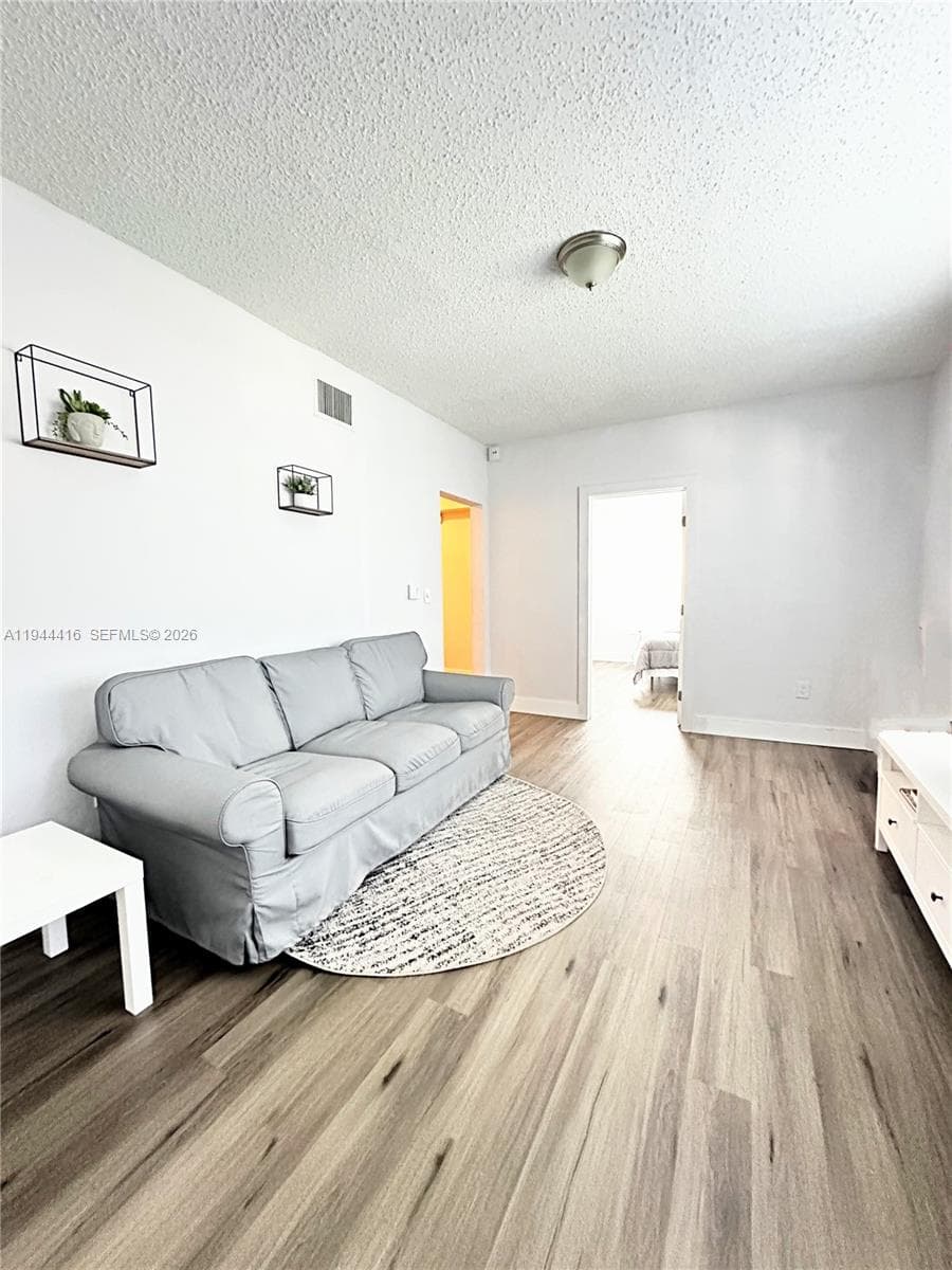 1821 NW 33rd St, Miami FL 33142