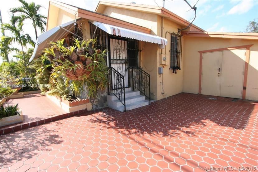 1119 SW 9th St, Miami FL 33130