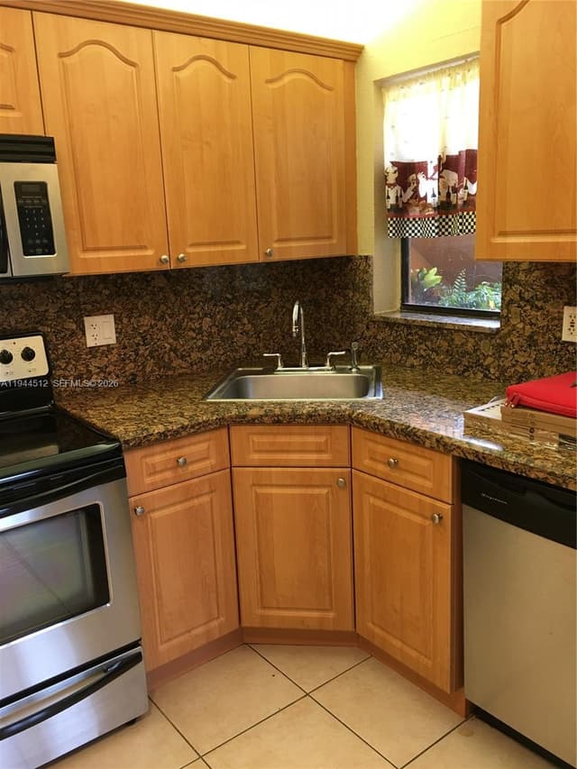 3818 Coral Tree Cir # 3818, Coconut Creek FL 33073 - Coconut Creek, FL - Photo 4