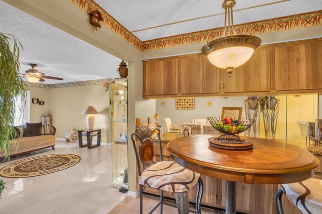 1012 Green Pine Boulevard # H2, West Palm Beach FL 33409 - West Palm Beach, FL - Photo 4