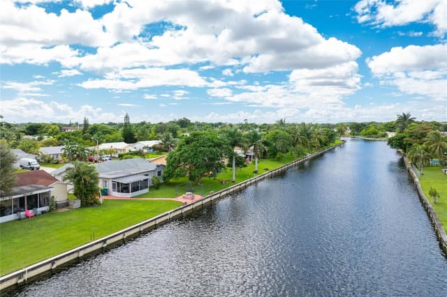 9407 NW 70th Place, Tamarac FL 33321 - Tamarac, FL - Photo 5