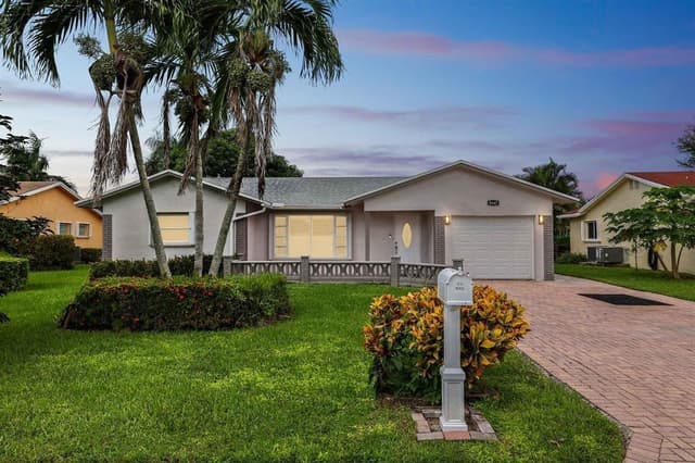 9407 NW 70th Place, Tamarac FL 33321 - Tamarac, FL - Photo 4