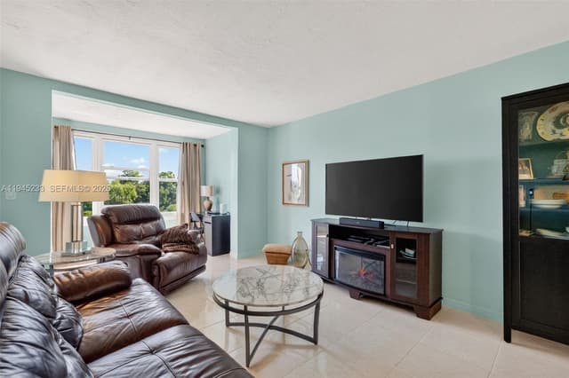 2801 Somerset Dr # 408, Lauderdale Lakes FL 33311 - Lauderdale Lakes, FL - Photo 3