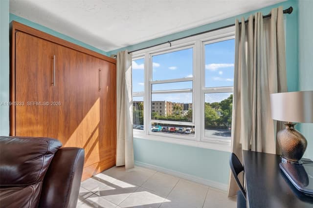 2801 Somerset Dr # 408, Lauderdale Lakes FL 33311 - Lauderdale Lakes, FL - Photo 4