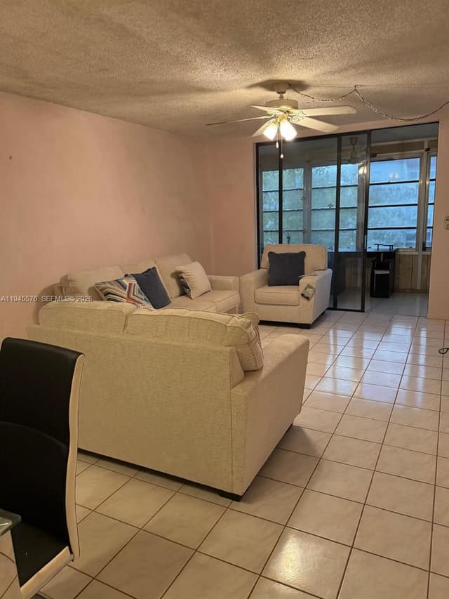2850 Somerset Dr # 309L, Lauderdale Lakes FL 33311 - Lauderdale Lakes, FL - Photo 2
