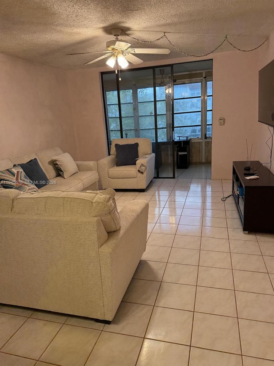 2850 Somerset Dr # 309L, Lauderdale Lakes FL 33311 - Lauderdale Lakes, FL - Photo 1