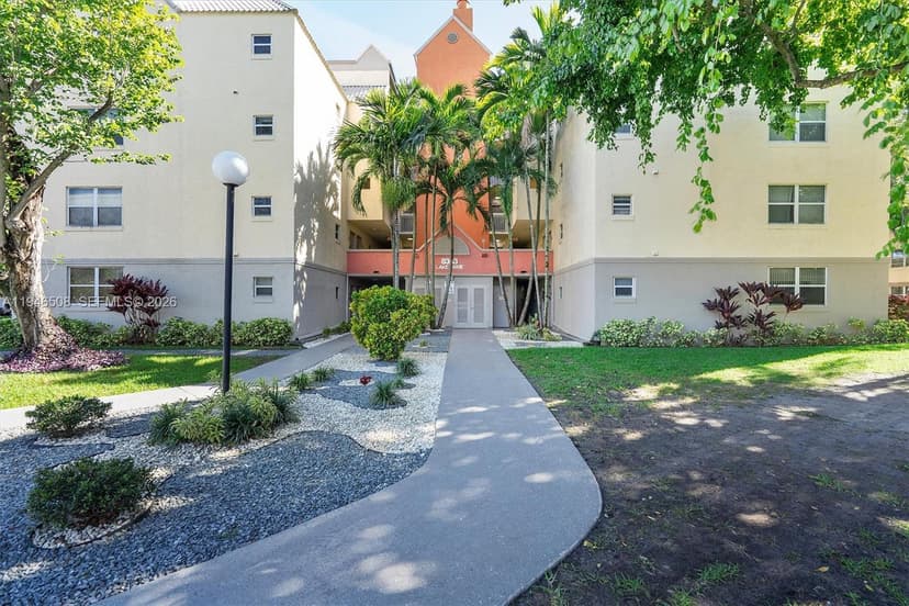 8363 Lake Dr # 503, Doral FL 33166