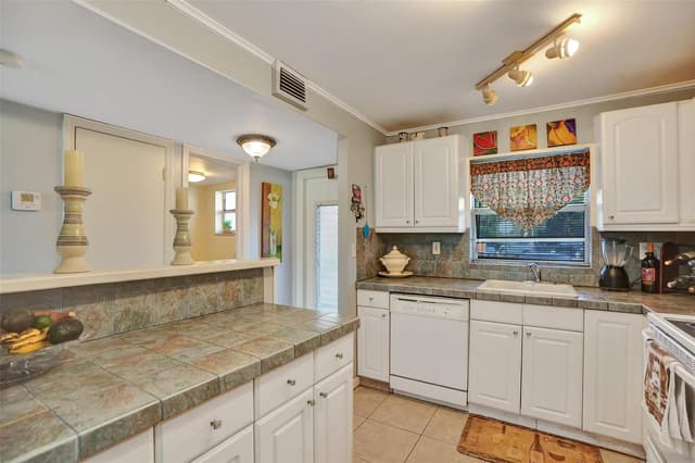 9821 Sunrise Lakes Boulevard # 106, Sunrise FL 33322 - Sunrise, FL - Photo 5
