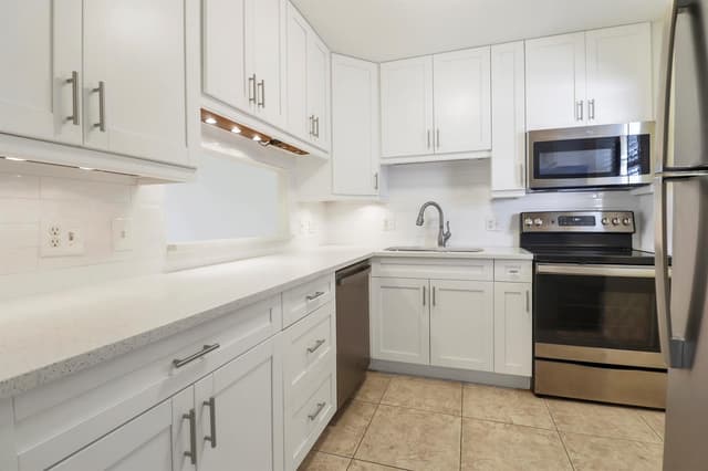 12016 Greenway Circle S # 204, Royal Palm Beach FL 33411 - Royal Palm Beach, FL - Photo 2