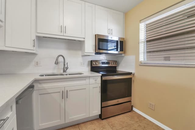 12016 Greenway Circle S # 204, Royal Palm Beach FL 33411 - Royal Palm Beach, FL - Photo 3