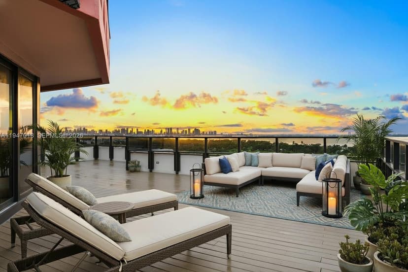 5225 Collins Ave, Miami Beach FL 33140