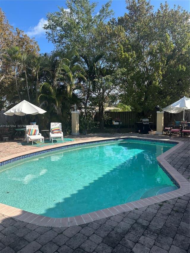 2501 NE 22nd St, Pompano Beach FL 33062 - Pompano Beach, FL - Photo 2