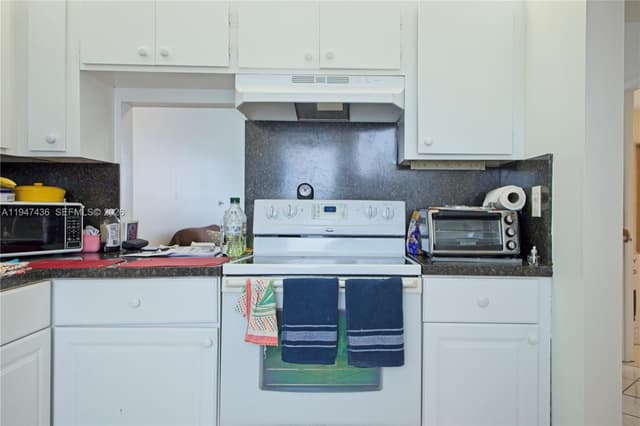 2309 Park Ln # 304, Hollywood FL 33021 - Hollywood, FL - Photo 2