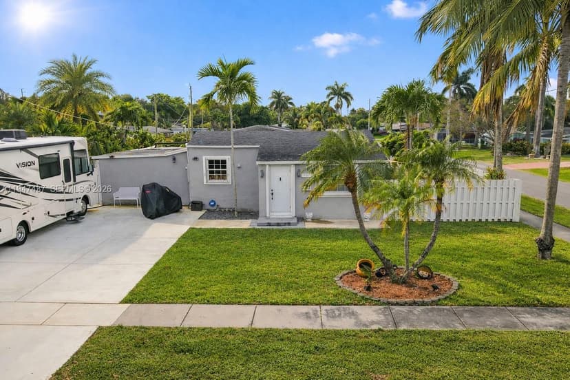 117 SW 6th St, Hallandale Beach FL 33009