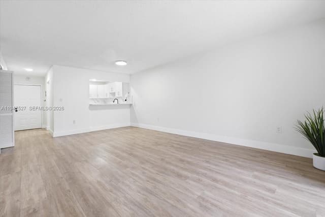 6960 Miami Gardens Dr # 124, Hialeah FL 33015 - Hialeah, FL - Photo 2