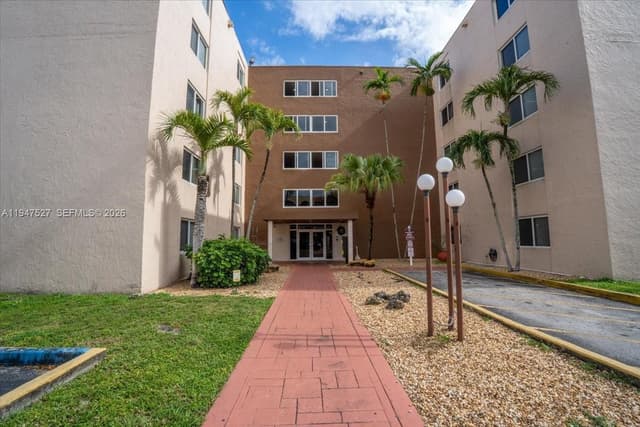 6960 Miami Gardens Dr # 124, Hialeah FL 33015 - Hialeah, FL - Photo 3