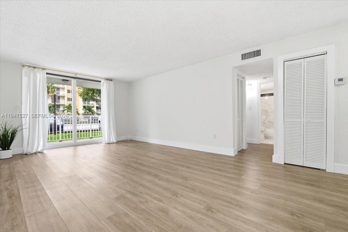 6960 Miami Gardens Dr # 124, Hialeah FL 33015 - Hialeah, FL - Photo 1