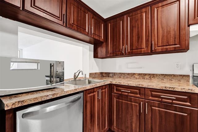 9440 Poinciana Place # 101, Davie FL 33324 - Davie, FL - Photo 4
