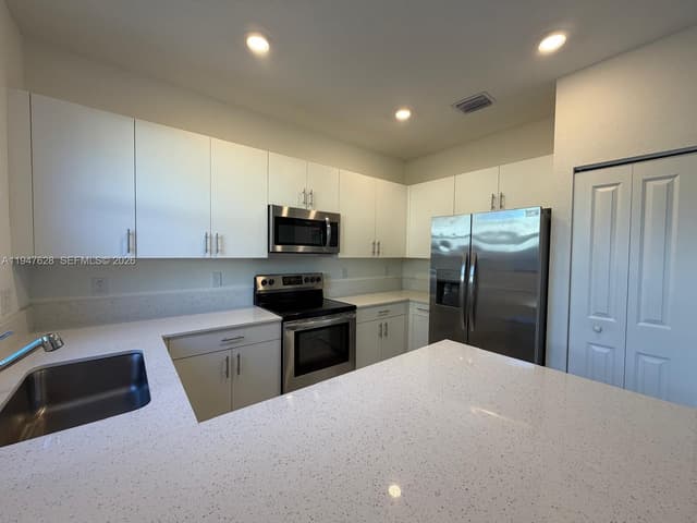 909 NE 211th St, Miami FL 33179 - Miami, FL - Photo 6