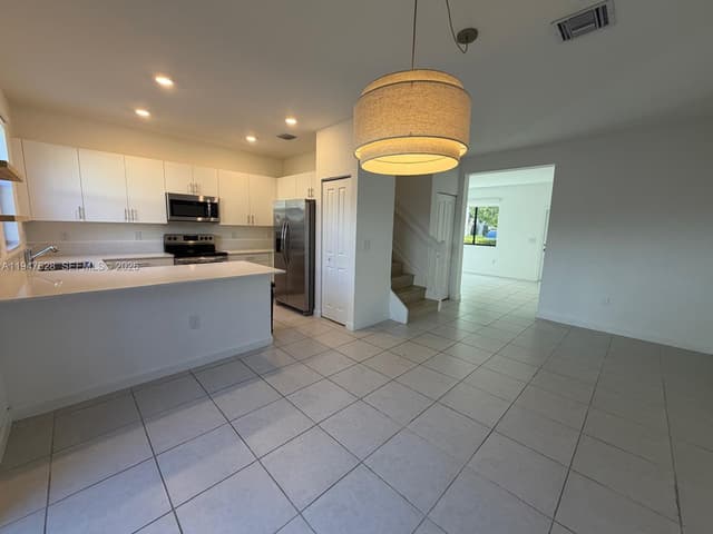 909 NE 211th St, Miami FL 33179 - Miami, FL - Photo 3