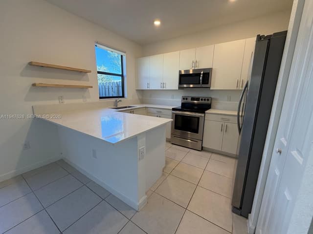 909 NE 211th St, Miami FL 33179 - Miami, FL - Photo 4