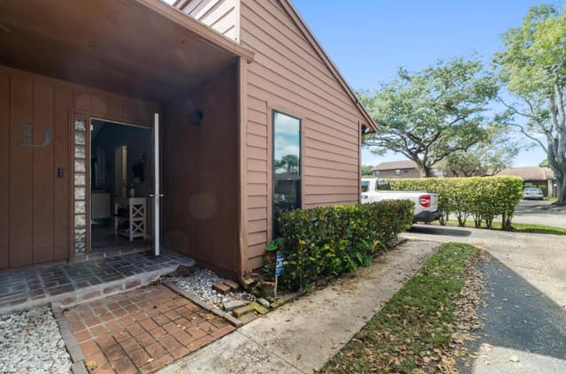 6194 Pine Tree Lane # D, Tamarac FL 33319 - Tamarac, FL - Photo 3